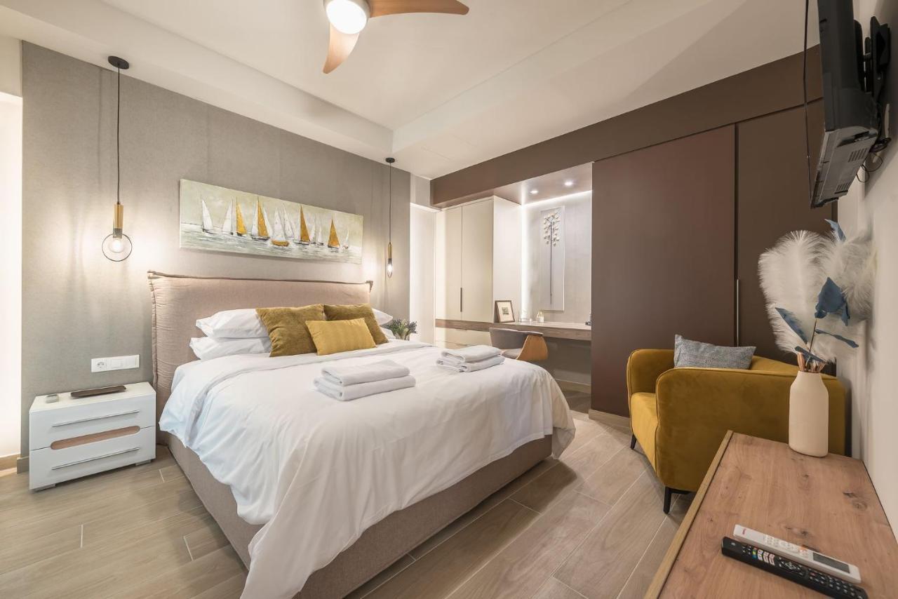 Beautiful & Renovated Aprtm In Piraeus Appartement Buitenkant foto