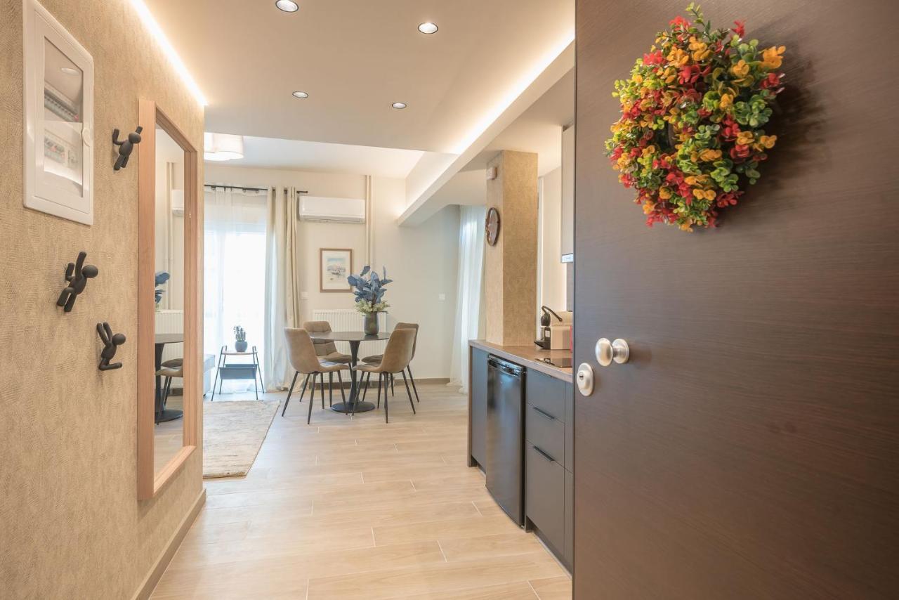 Beautiful & Renovated Aprtm In Piraeus Appartement Buitenkant foto