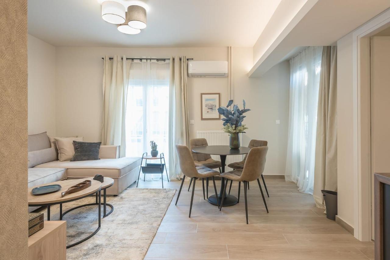 Beautiful & Renovated Aprtm In Piraeus Appartement Buitenkant foto