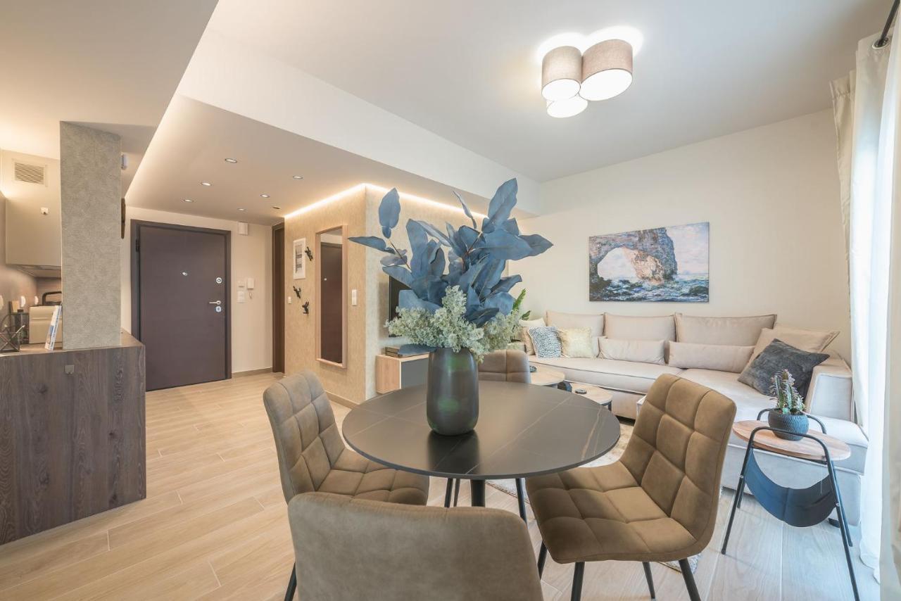 Beautiful & Renovated Aprtm In Piraeus Appartement Buitenkant foto