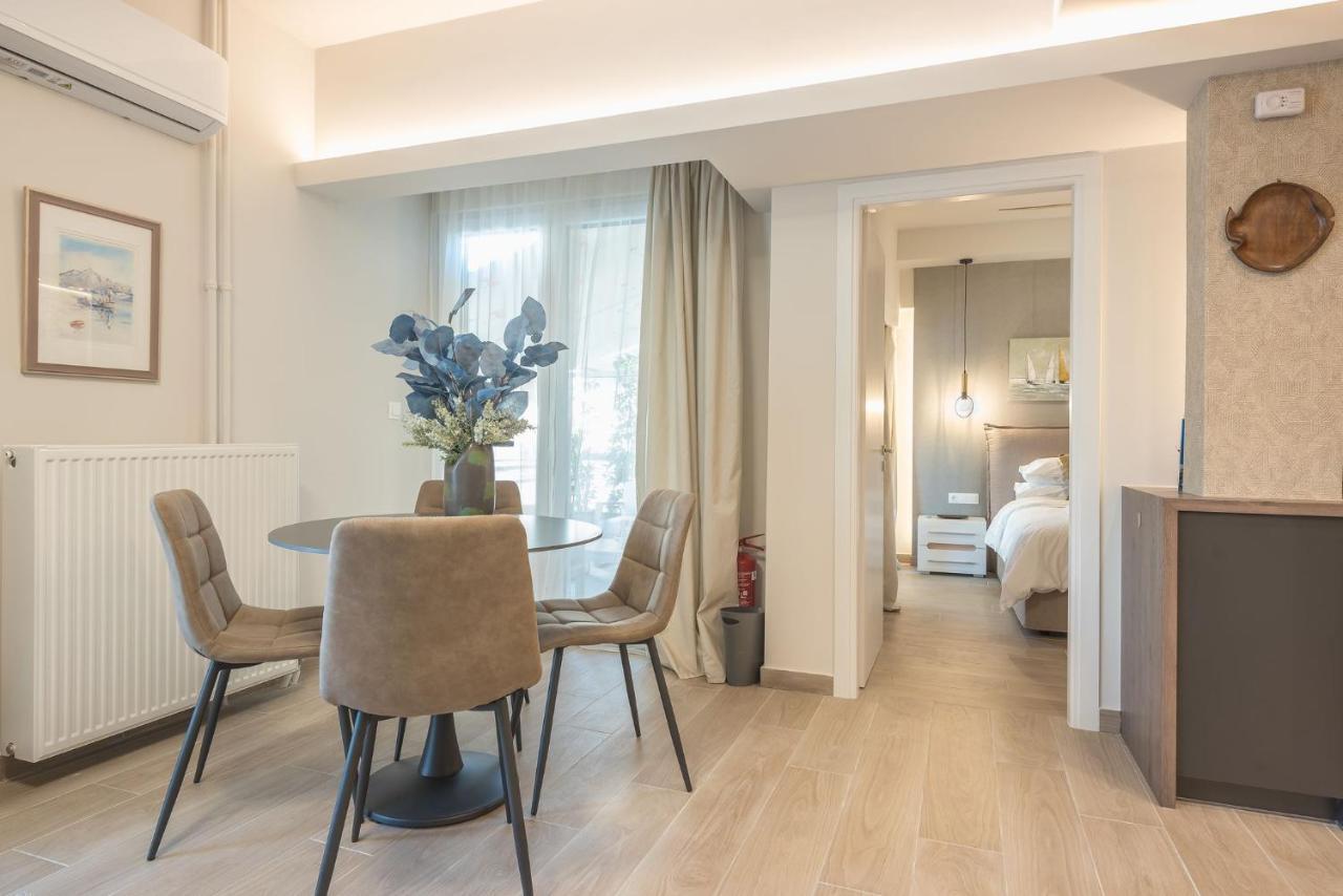 Beautiful & Renovated Aprtm In Piraeus Appartement Buitenkant foto